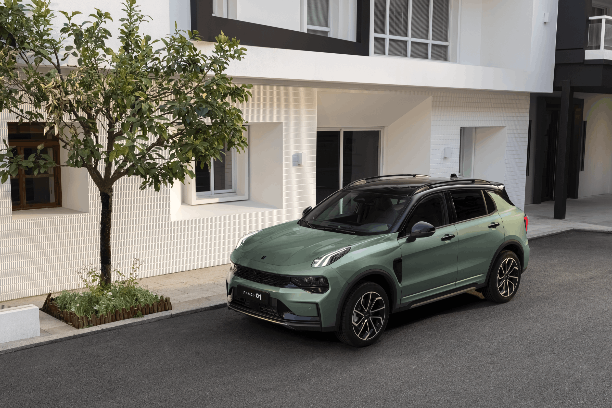 Lynk & Co 01 driving along the coast